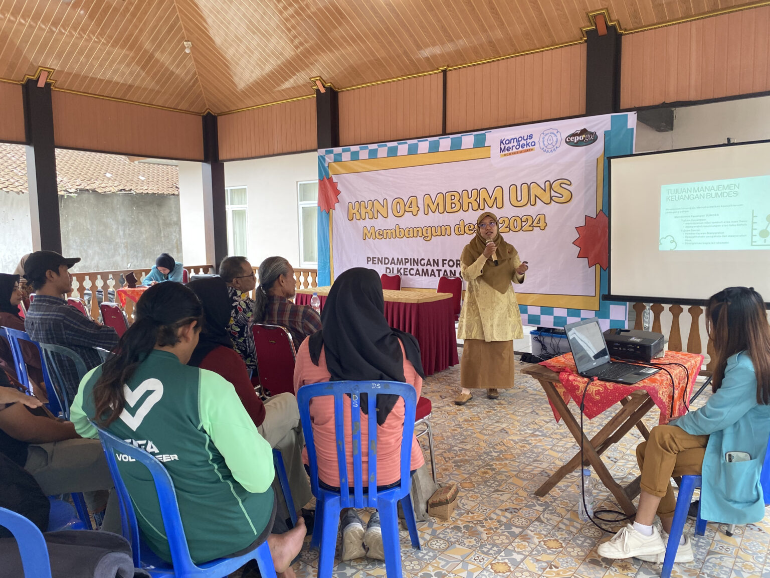 KKN 04 UNS Bekerjasama dengan Tim RG FEB UNS Gelar Pelatihan Keuangan Bagi BUMDes di Kecamatan Cepogo